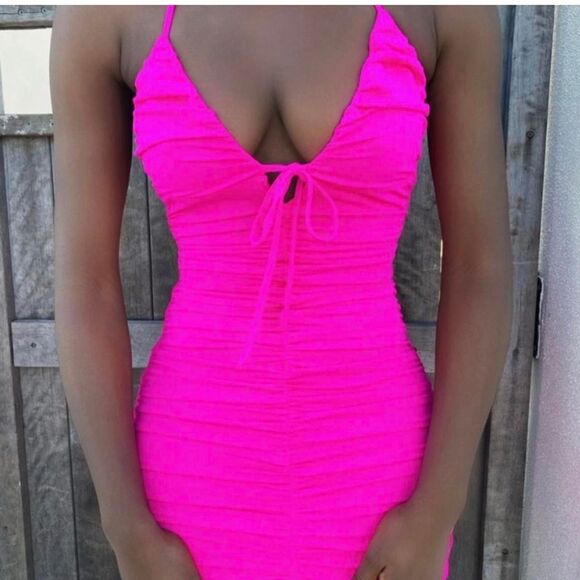 Tiger Mist Dresses & Skirts - Tiger Mist Hot Pink Dress